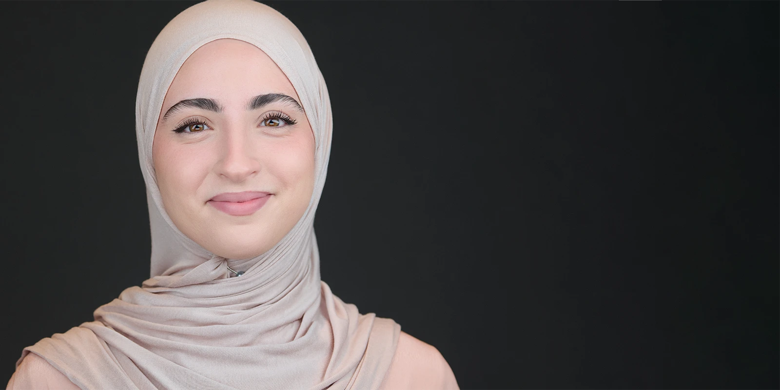 Comparison of profile photo crops demonstrating optimal face size and framing for LinkedIn