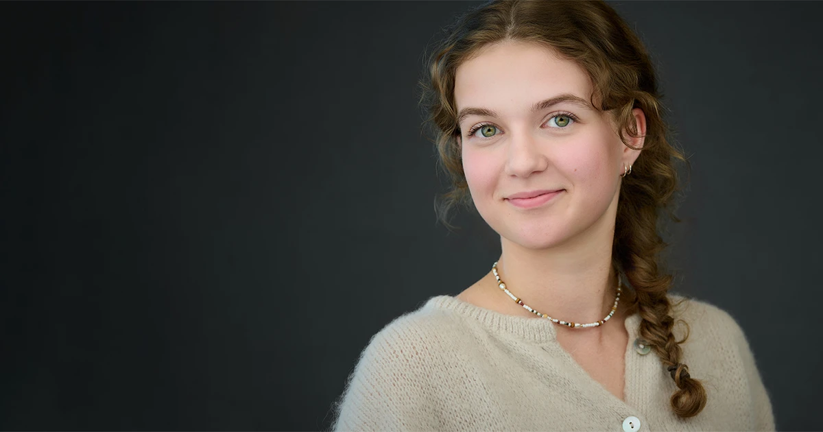 Professional looking relaxed and at ease during a comfortable headshot photography session